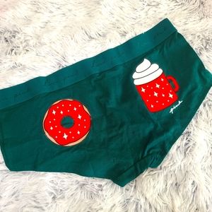 VS PINK CHRISTMAS LOGO SHORTIE